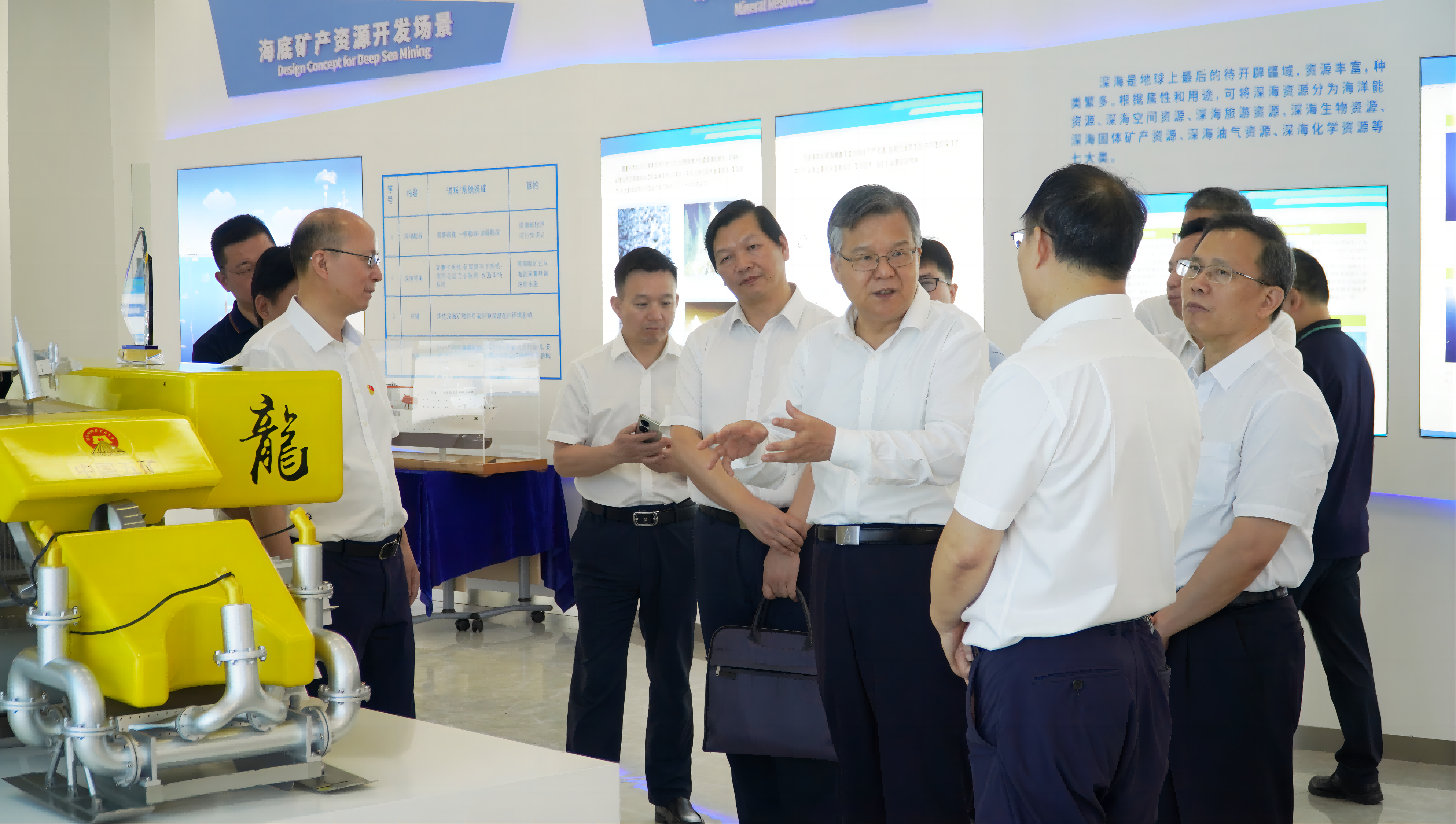 湖南省委常委、常务副省长李殿勋到长沙矿冶院调研